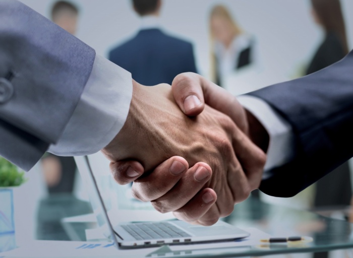 Наша компания работает только с юр.лицами (ООО, ИП и пр.)